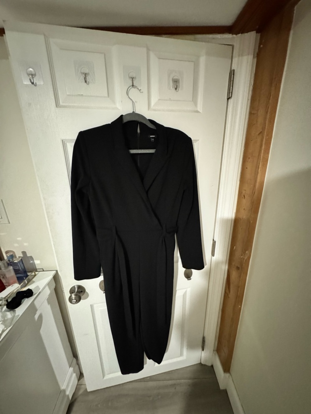 EXPRESS MEDIUM Crepe V-Neck Belted Tapered Leg Blazer Jumpsuit with Pockets